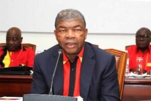 MPLA reconcilia-se com sua história reconhecendo todos os presidentes