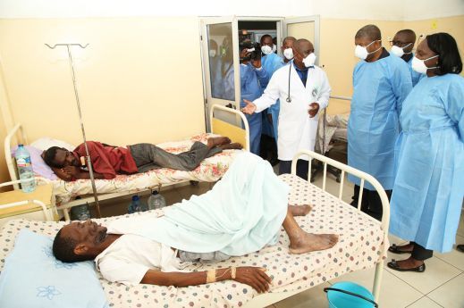 Denúncia:Venda de medicamentos expirados a pacientes com tuberculose no Hospital Sanatório de Luanda(1)