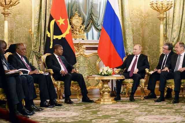 Funcionários estrangeiros