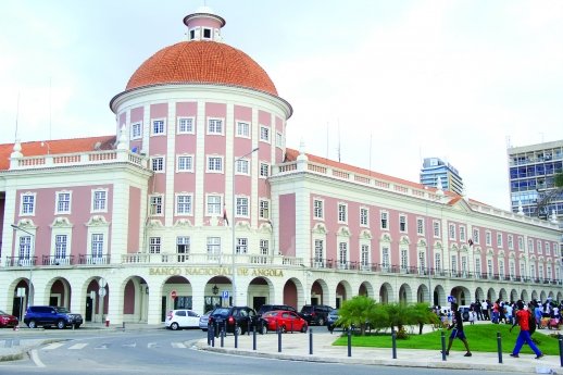 Fachada do Banco Nacional de Angola, em Luanda.