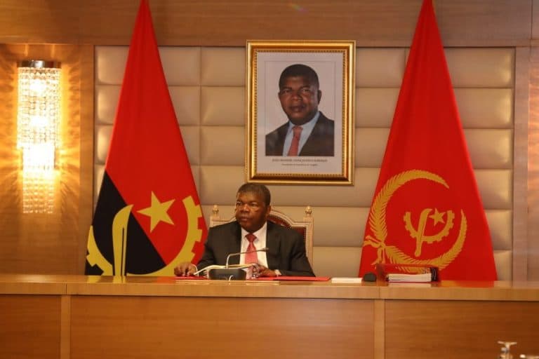Governo angolano reduz de 28 Ministérios para 21, Decreto presidencial