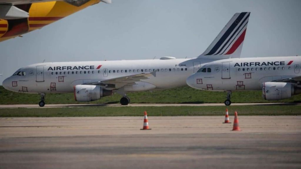 Avião de repatriamento de franceses