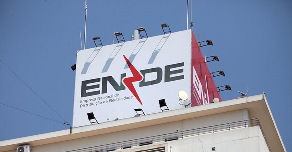 Finanças suspende contratos