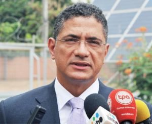 Deputados do MPLA Plano de distribuição de água grátis