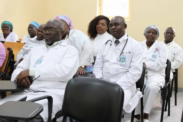 Médicos angolanos greve