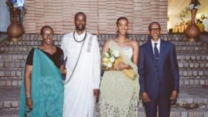 Paul Kagame comemora ao se tornar avô