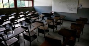 Bolívia encerra ano letivo