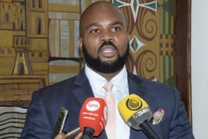 Tito Kambanje consultor da ministra das Finanças