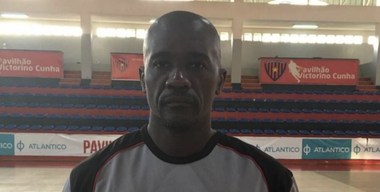 António Bernardo árbitro angolano