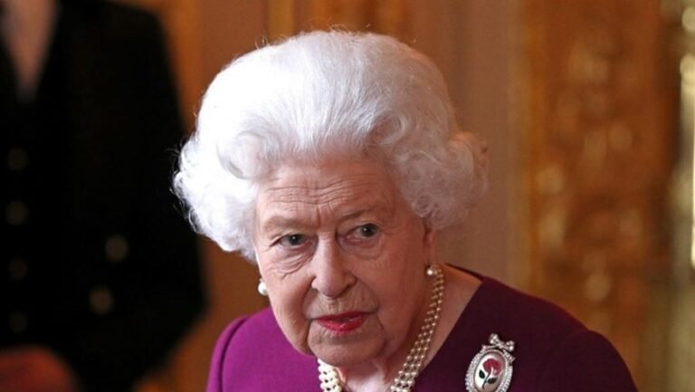 Rainha Isabel II funcionários