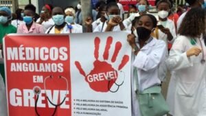 Médicos angolanos