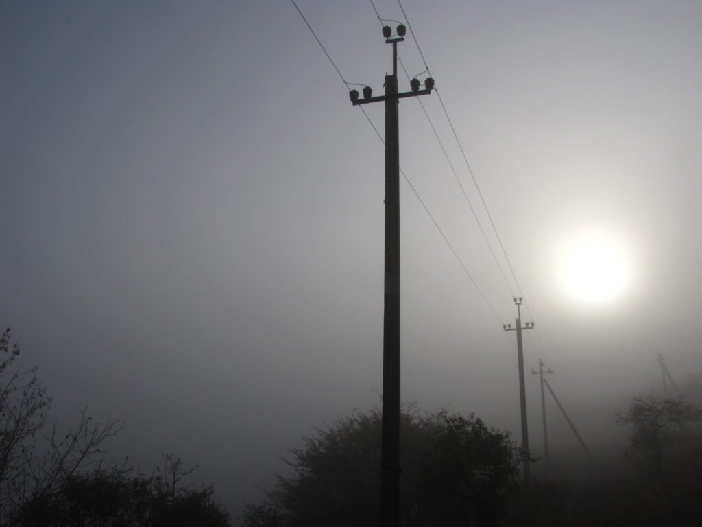 Poste e linhas de distribuição de electricidade