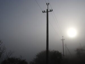 Poste e linhas de distribuição de electricidade