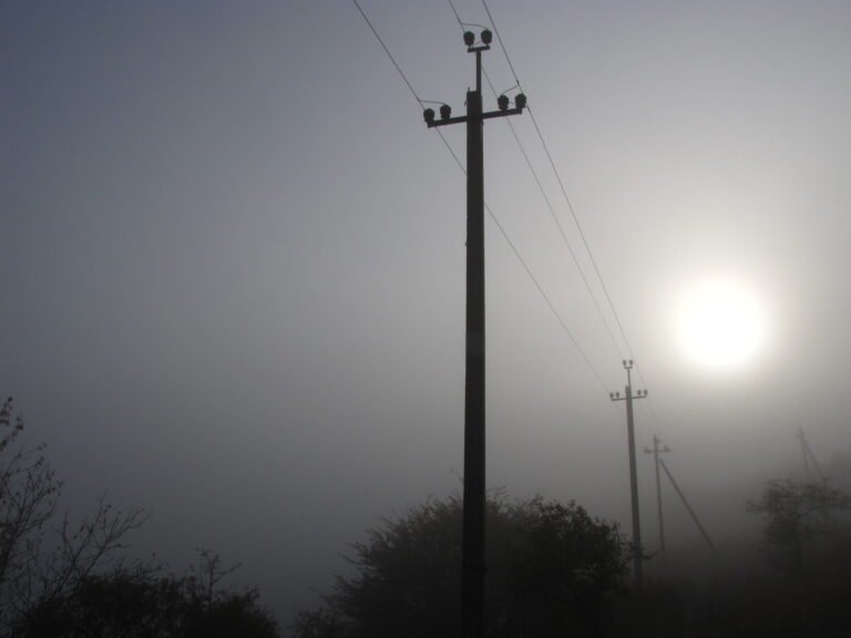 Poste e linhas de distribuição de electricidade